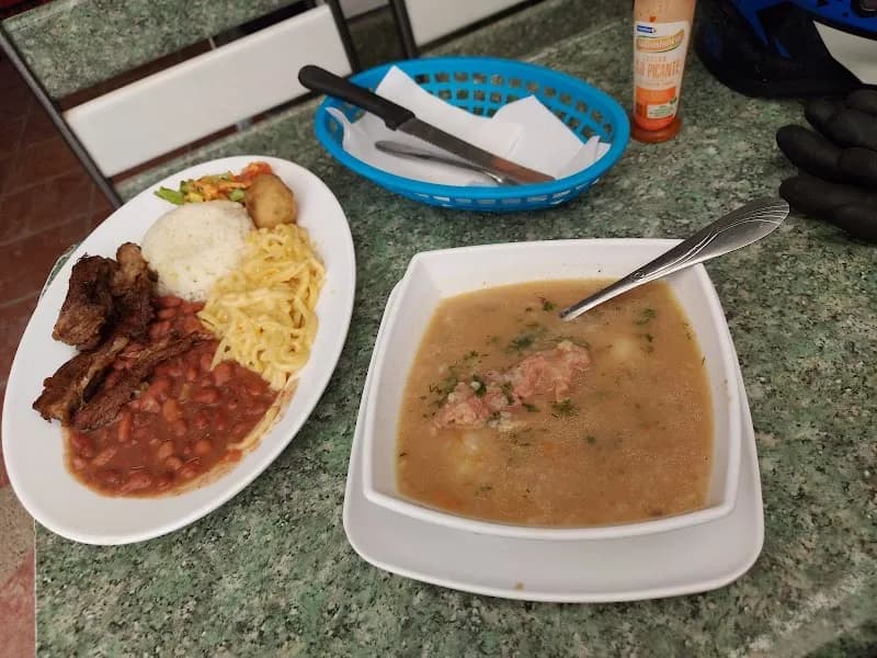 View of Cafetería El Refugio Familiar in Zipaquirá, CD