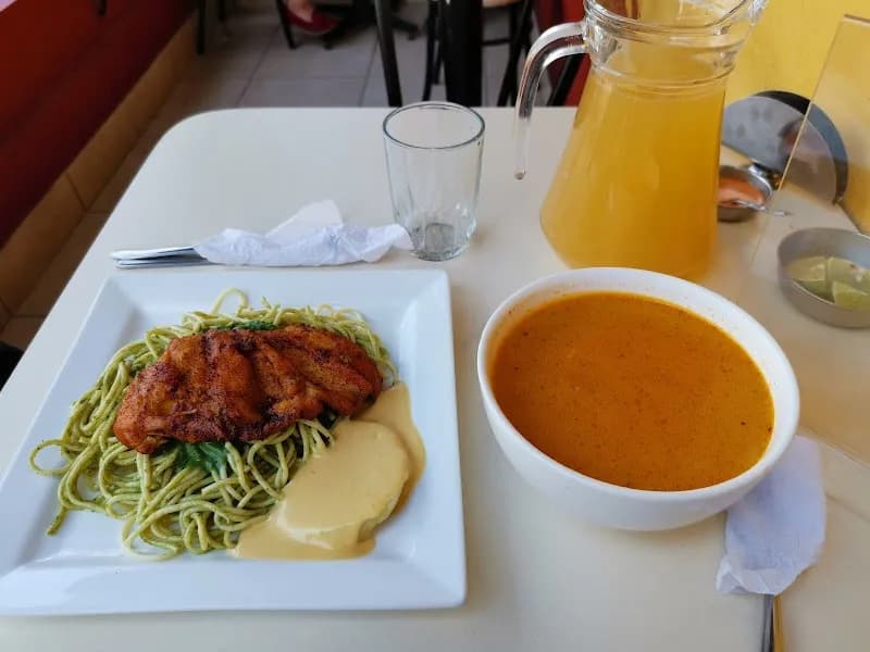 View of Cafetería La Casita in Breña, Lima
