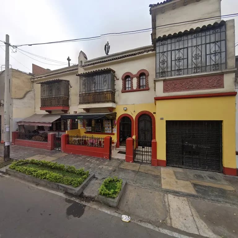 View of Cafetería La Casita in Breña, Lima