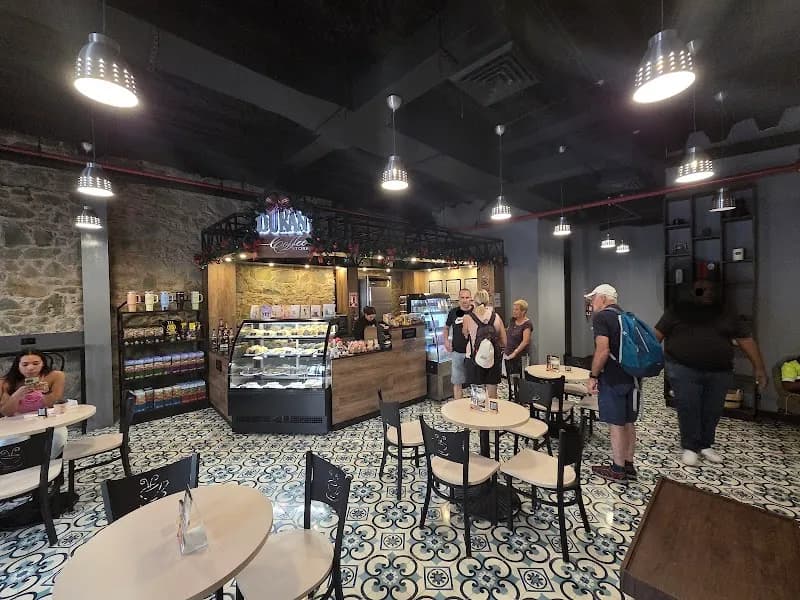 View of Cafetería La Familia in Curundu, PA