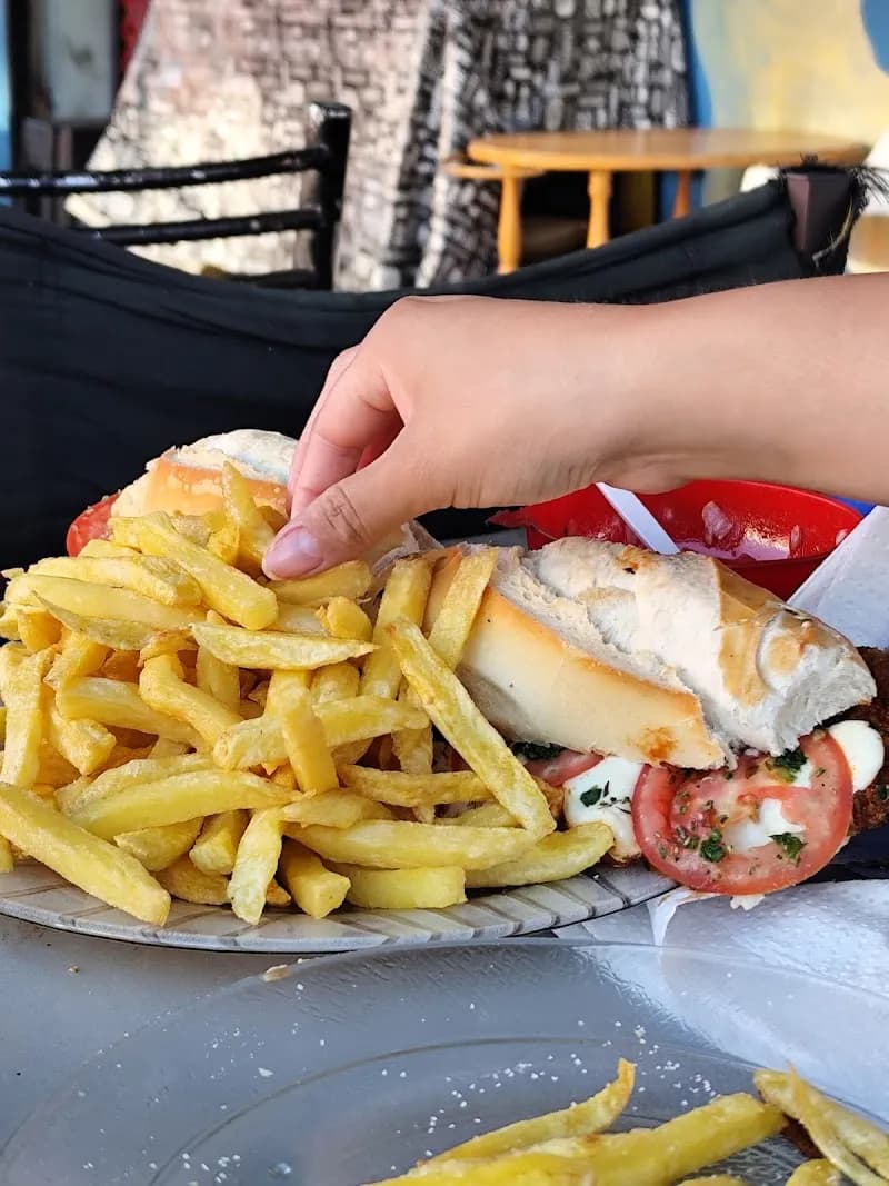 View of Cafetería Las Palmeras in Avellaneda, BA