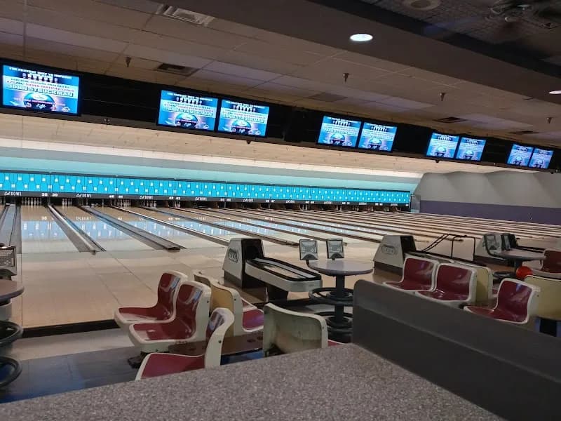 Cal Bowl bowling alley in Long Beach, CA