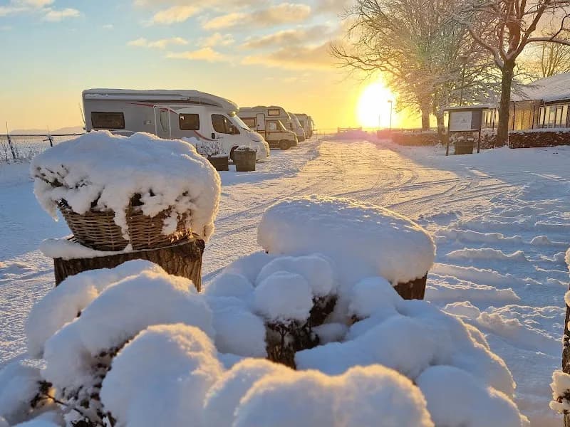 View of Camperplaats Vecht en Weide locatie Dammerweg 9 in Weesp, NH