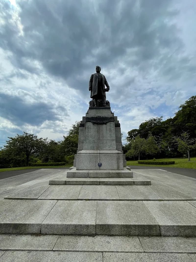 View of Canniesburn Pond and Nature Trail in Dunfermline, Scotland