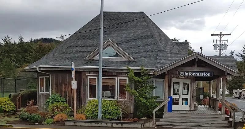 Cannon Beach Visitor Center bus stop in Cannon Beach, OR