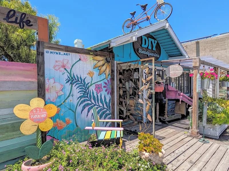 Cedros Collective Mall shopping mall in Solana Beach, CA