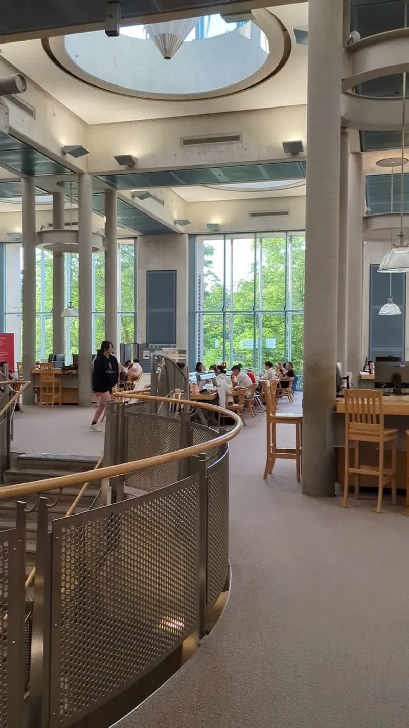 View of Central Branch (Richmond Hill Public Library) in Richmond Hill, ON
