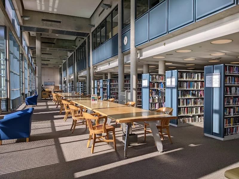 View of Central Branch (Richmond Hill Public Library) in Richmond Hill, ON