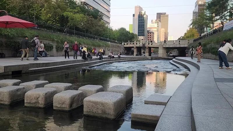 View of Cheonggyecheon in Apgujeong, SE