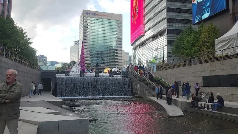 View of Cheonggyecheon Park (Apgujeong Section) in Apgujeong, SE