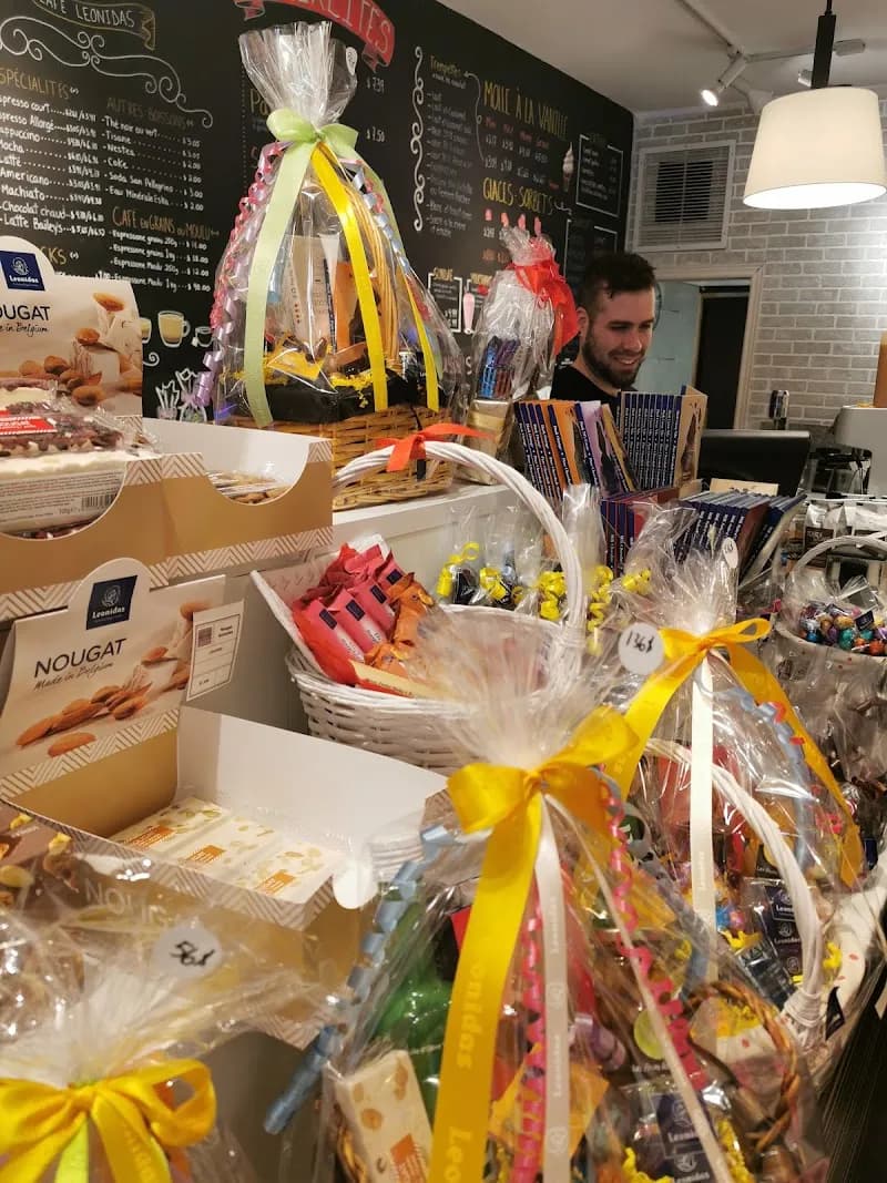 View of Chocolaterie Belge Leonidas Hudson in Hudson, QC