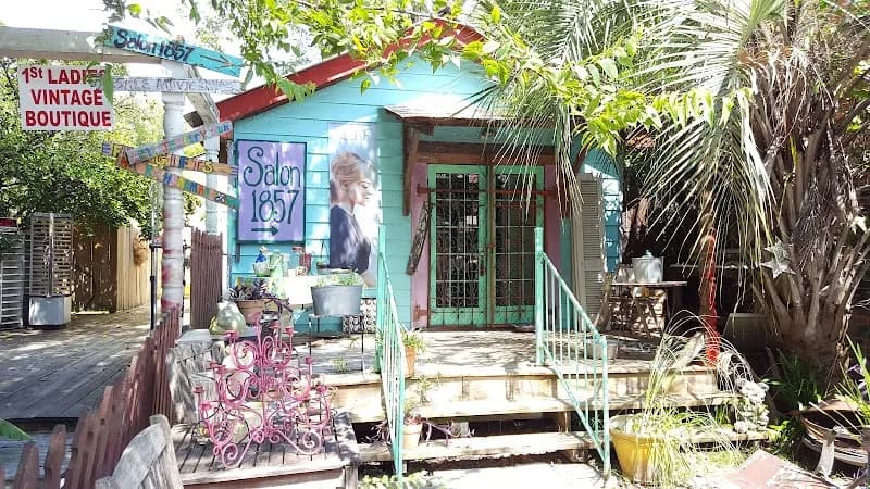 Circa 1857 Interior Design in Oak Hills, LA