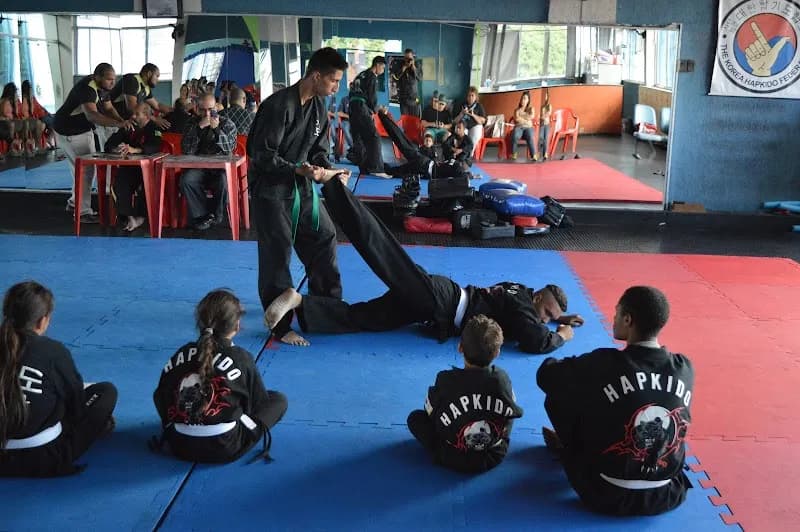 View of Clube dos Subtenentes e Sargentos do II Exército in Osasco, SP