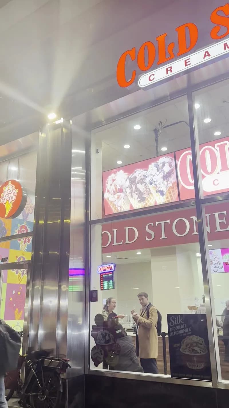 View of Coldstone Creamery in Maplewood, NJ