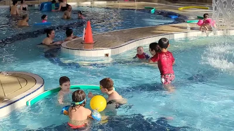 View of Complexe aquatique Michel-Leduc in Montreal, QC