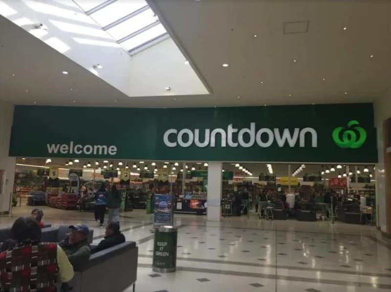 View of Countdown Henderson Café in Henderson, AKL