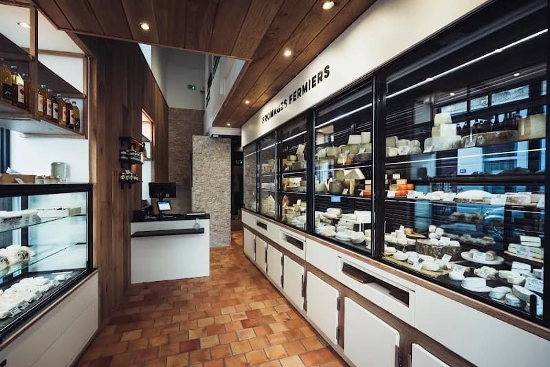 View of Crèmerie Nantéa in Nanterre, IDF