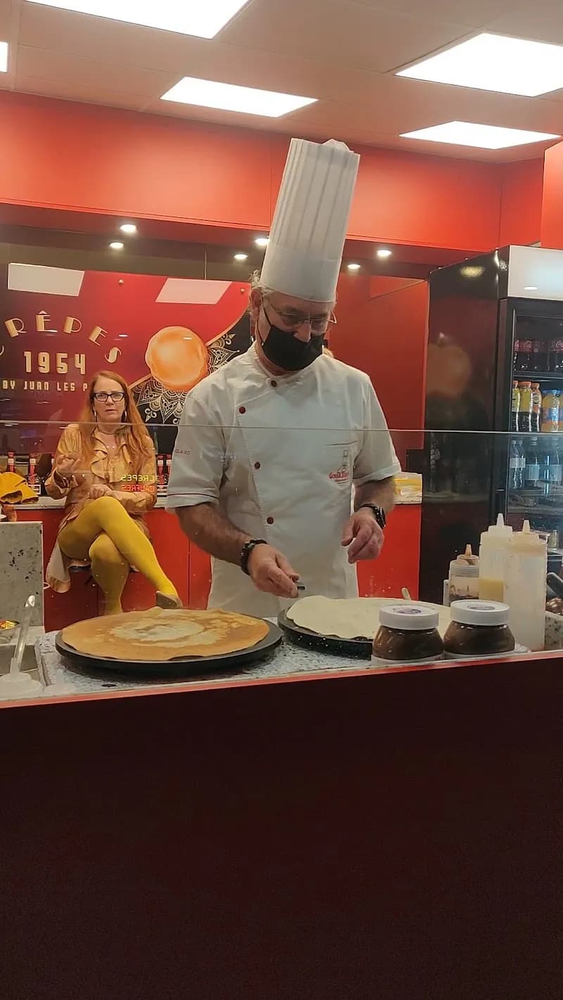 View of Crêperie de la Plage in Juan-les-Pins, PACA