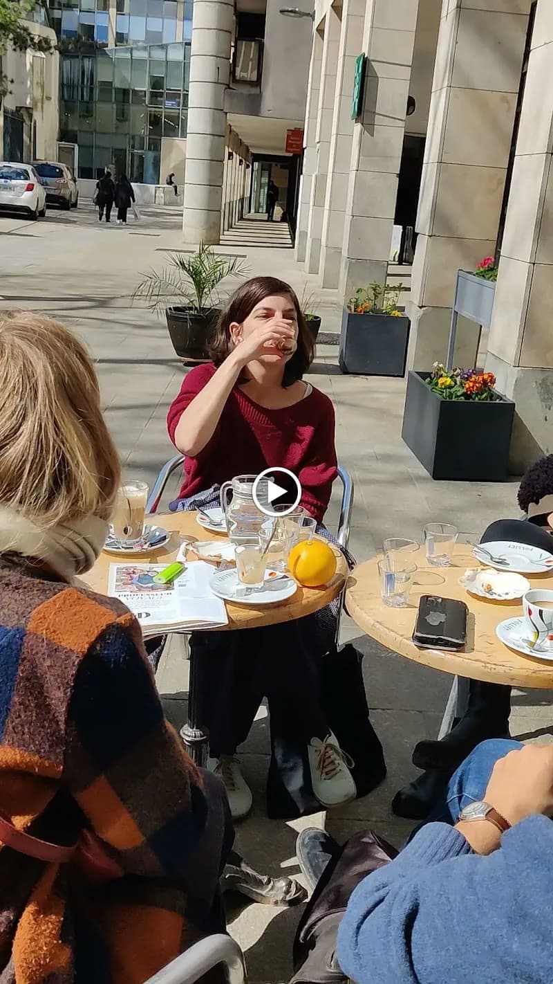 View of Crêperie du Vieux Saint-Denis in Saint-Denis, IDF
