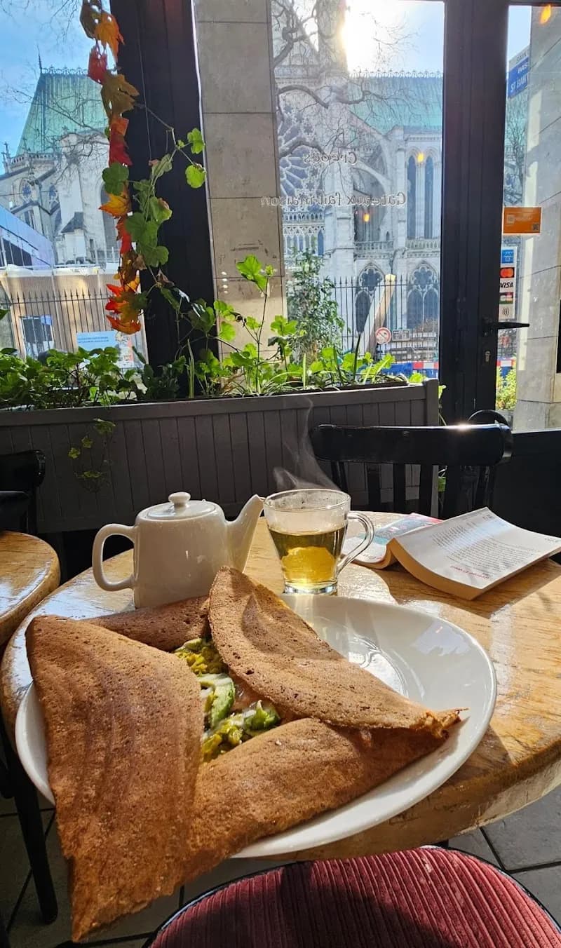 View of Crêperie du Vieux Saint-Denis in Saint-Denis, IDF