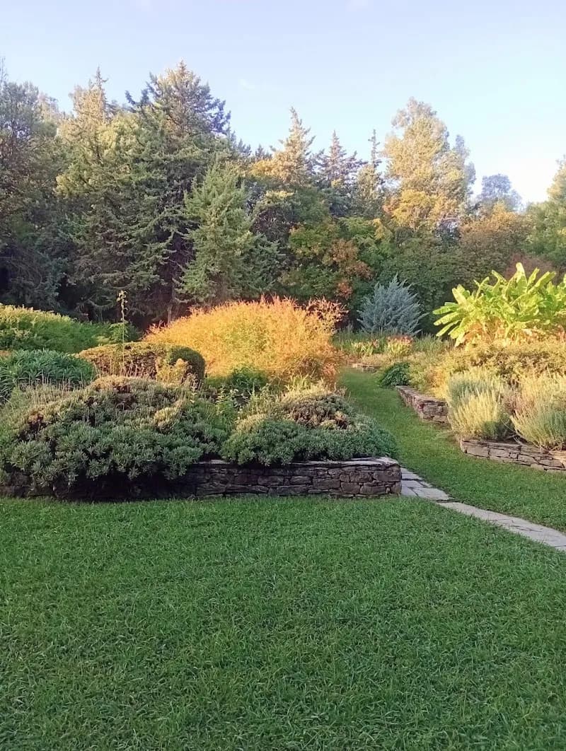 Diomidous Botanical Garden botanical garden in Vouliagmeni, AT