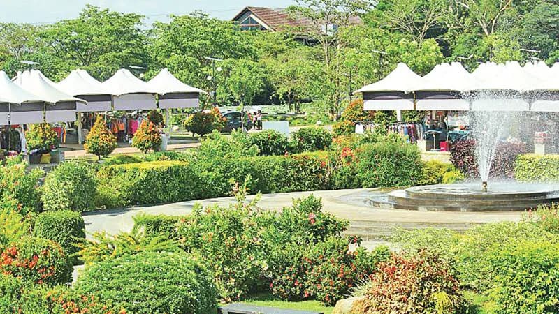 Diyatha Uyana Park tourist attraction in Battaramulla, WP