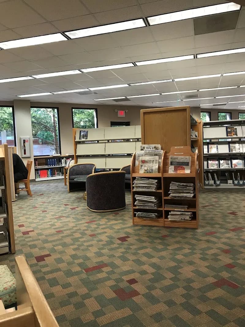 View of Dunwoody Library, DeKalb County Public Library in Dunwoody, GA