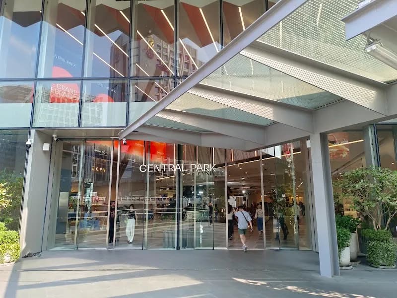 Dusit Central Park shopping mall in Dusit, BKK