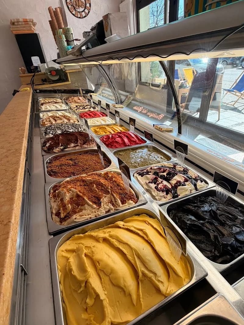 View of Eiscafé Venezia in Ismaning, BY