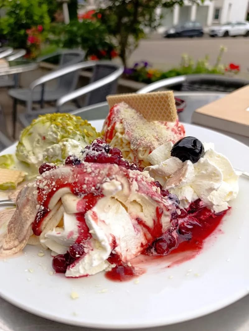 View of Eiscafe Dolomiti in Unterschleißheim, BY