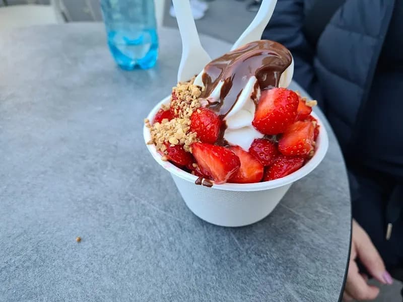 View of Eissalon Zanoni & Zanoni in Döbling, VIE