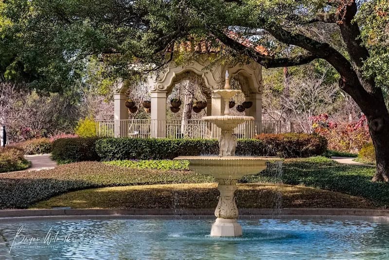 Flippen Park city park in Highland Park, TX