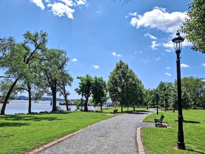 Founders Park park in Alexandria, VA