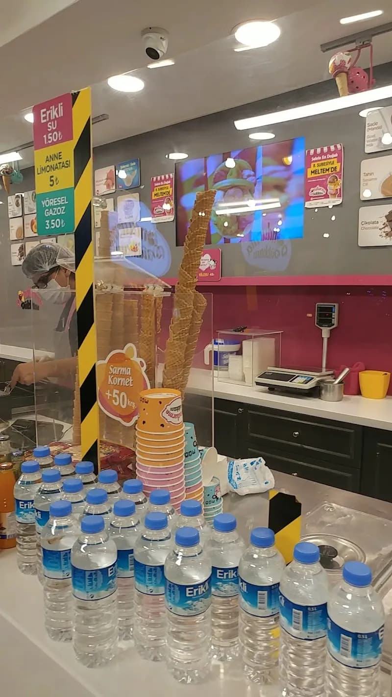 View of Gündoğdu Ice Cream Shop in Gündoğdu, Antalya