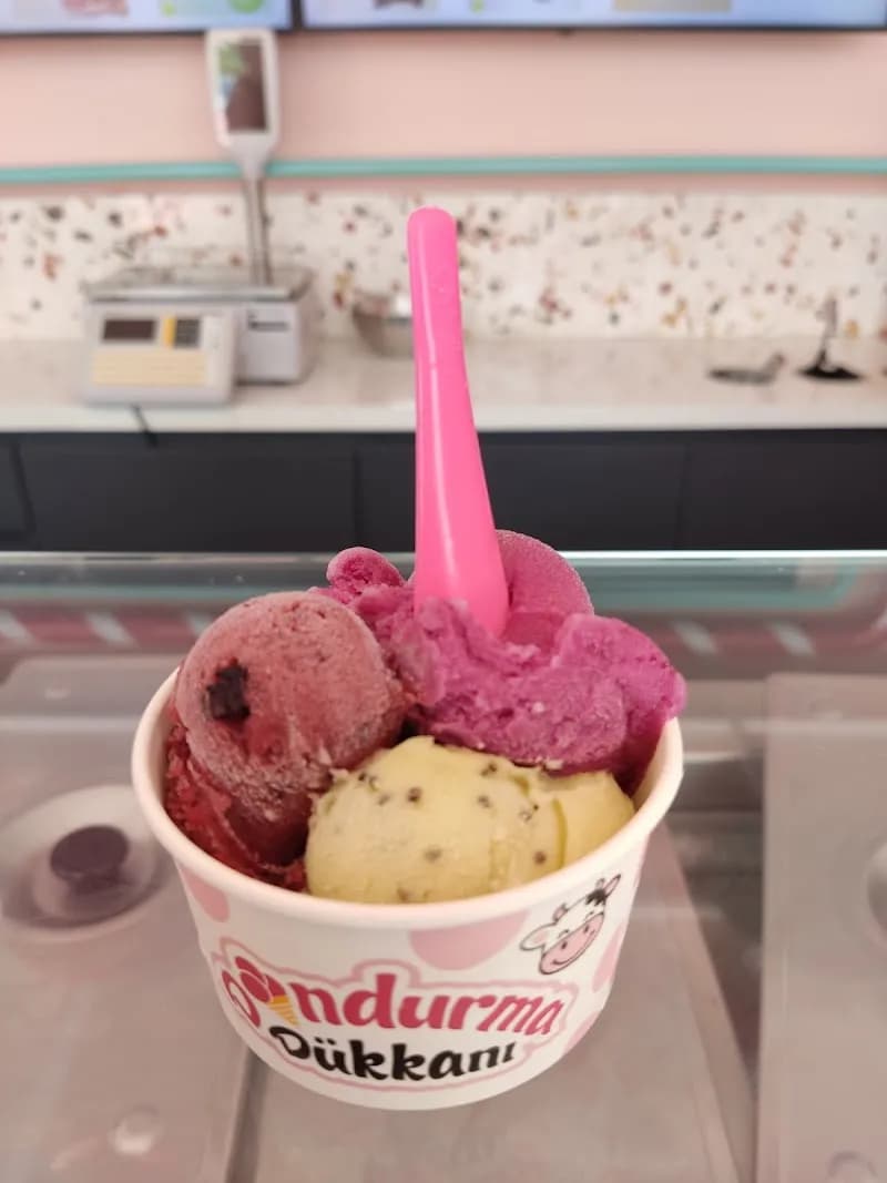 View of Gündoğdu Ice Cream Shop in Gündoğdu, Antalya