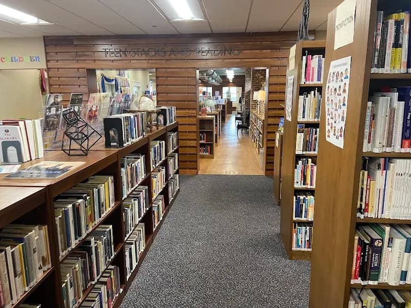 View of Gardendale Public Library in Gardendale, AL