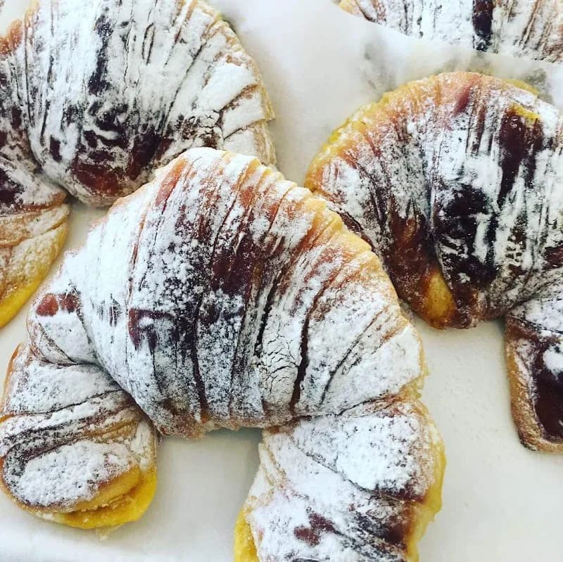 View of Gelataria Doce Vida in Queluz, Sintra