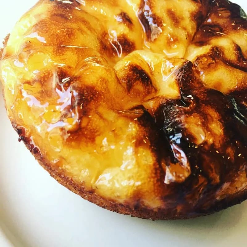 View of Gelataria Doce Vida in Queluz, Sintra