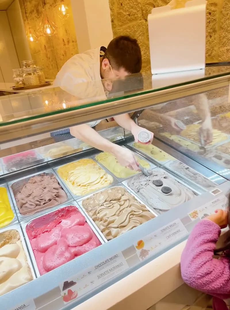 View of Gelataria Madalena in Madalena, Porto