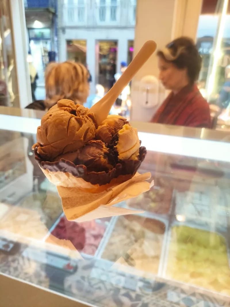 View of Gelataria Madalena in Madalena, Porto