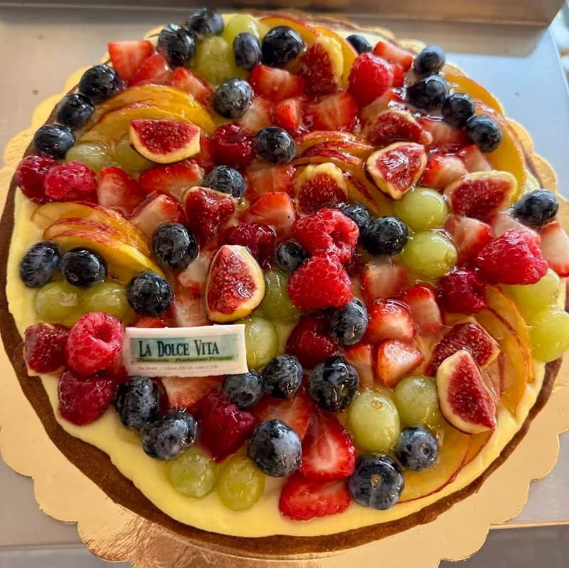 View of Gelateria Artigianale Dolce Vita in Rho, Lombardy