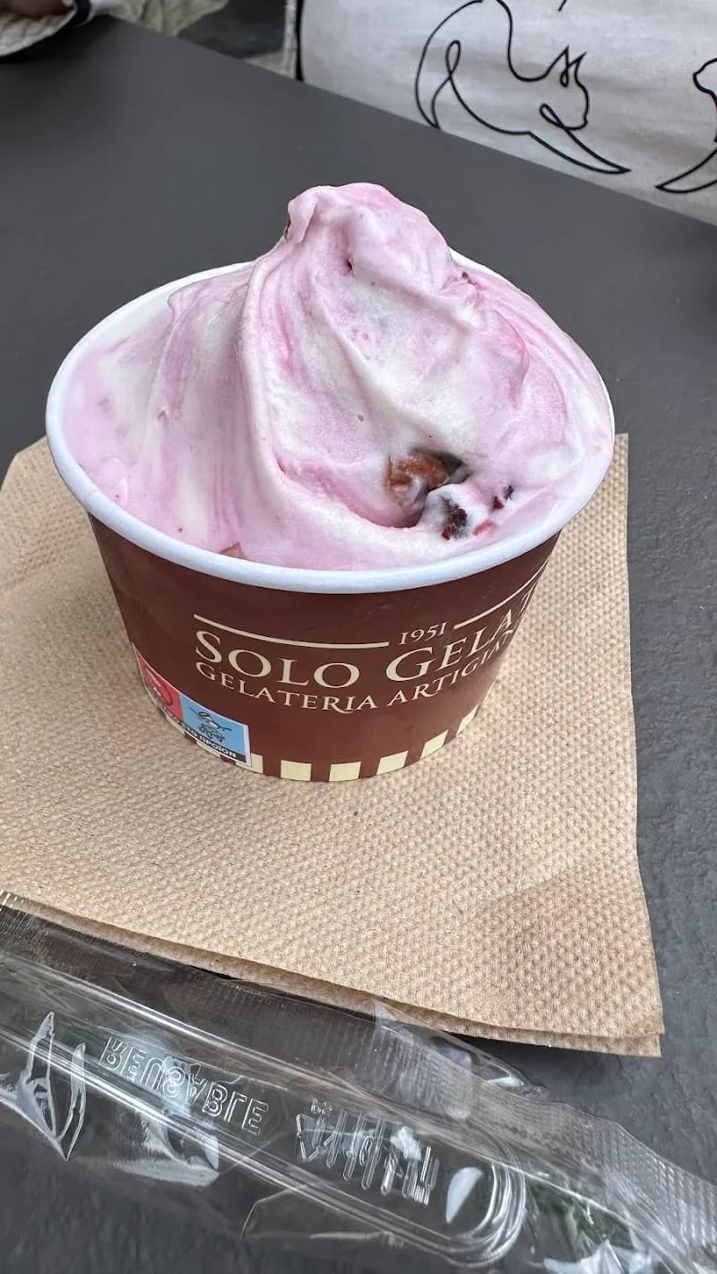 View of Gelateria Artigianale Maroussi in Marousi, AT