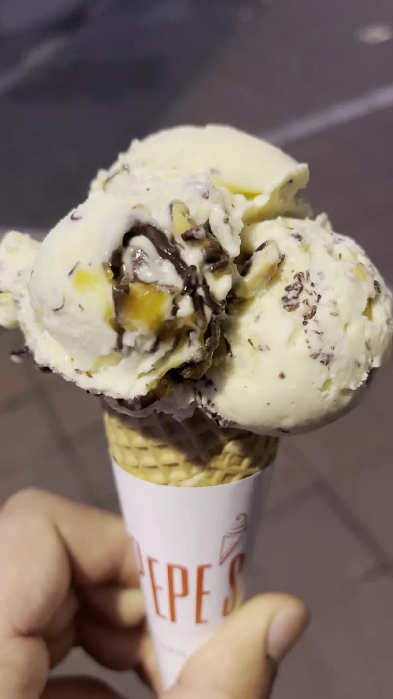 View of Gelateria Classico in Etterbeek, BRU