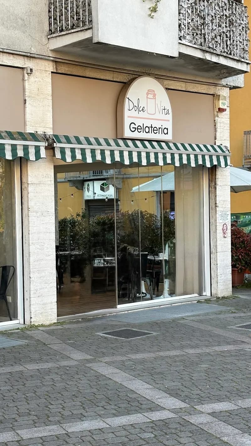 View of Gelateria Dolce Vita in Peschiera Borromeo, Lombardy