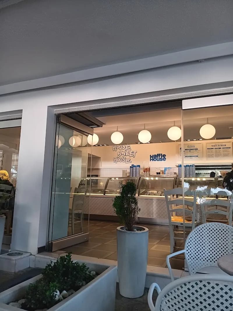 View of Gelateria Luxe in Vouliagmeni, AT