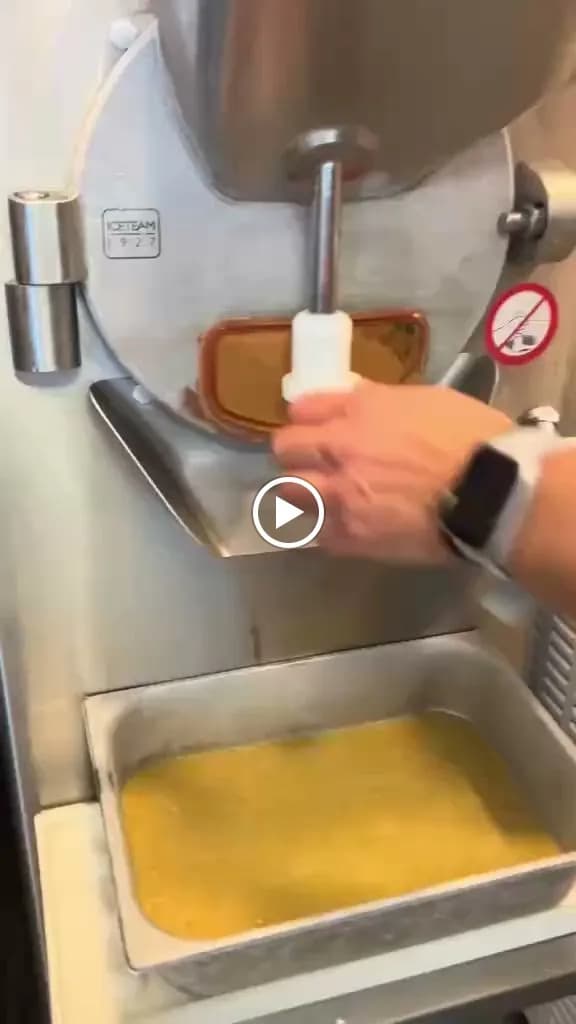 View of Gelato d'Oro Ice Cream Parlor in Spata, AT