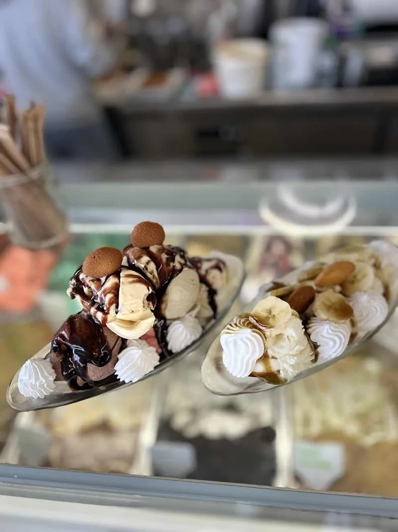 View of Gelato d'Oro Ice Cream Parlor in Spata, AT