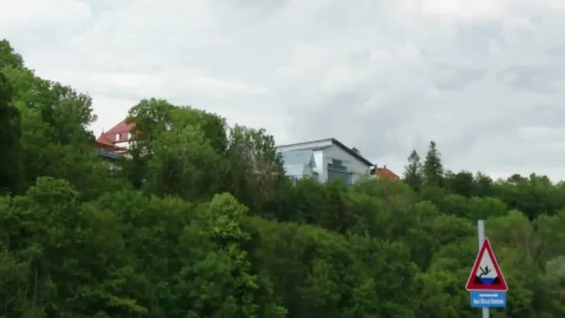 View of Gemeindebücherei in Pullach im Isartal, BY