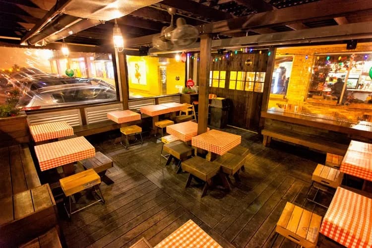 Georgie Porgie's Treefort Restaurant Burgers in Milwaukee, WI