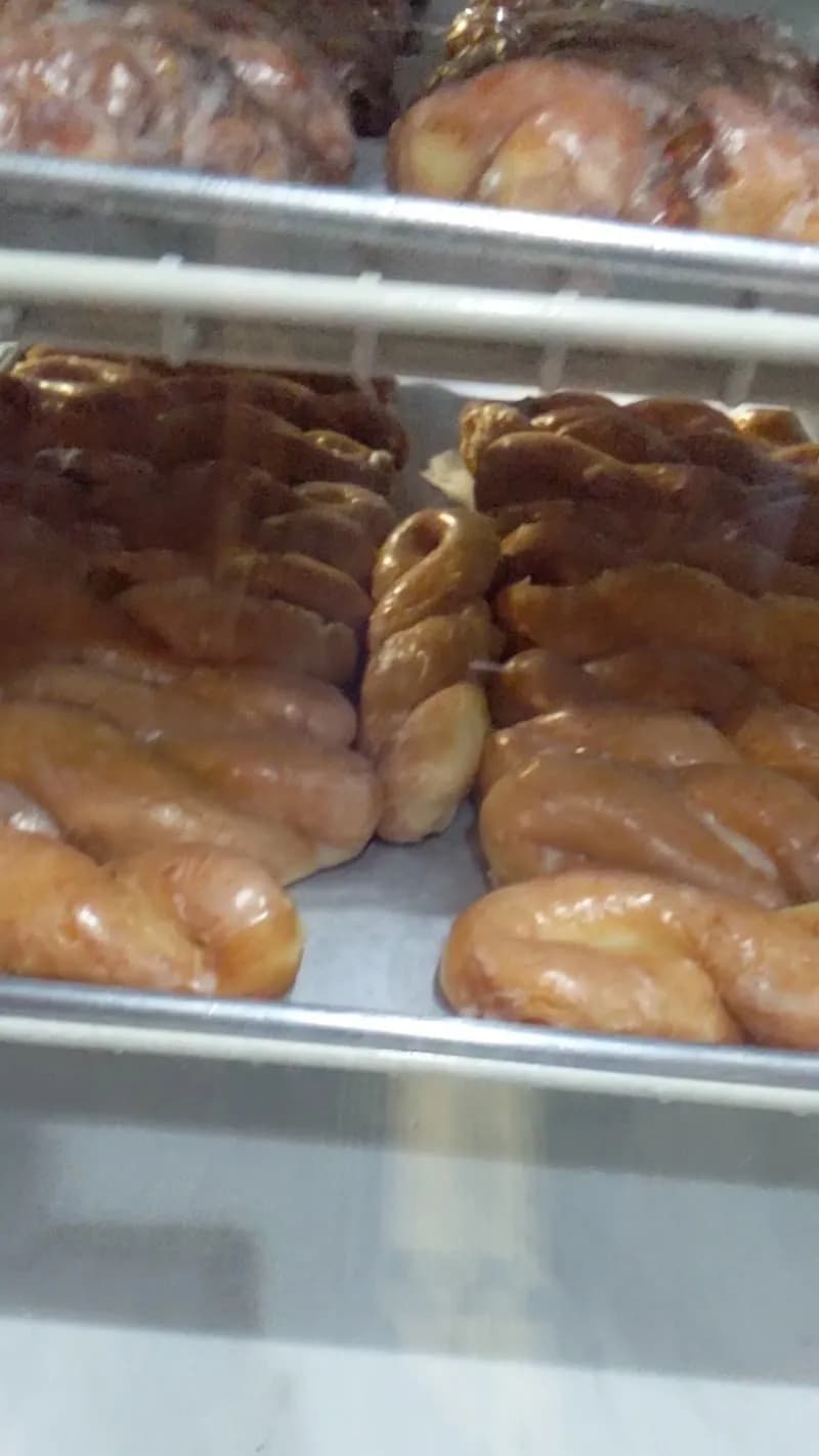 View of Gerald's Donuts & Burgers in Arabi, LA